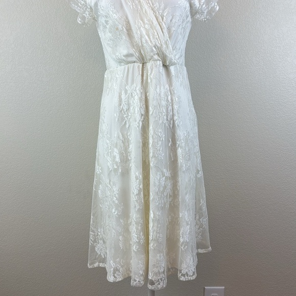 Tiffany Rose Cream Flutter Sleeve V-Neck Maternity Midi Wedding Dress Size 2 - Picture 3 of 11